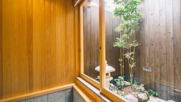 Private Vacation Home | Bathroom