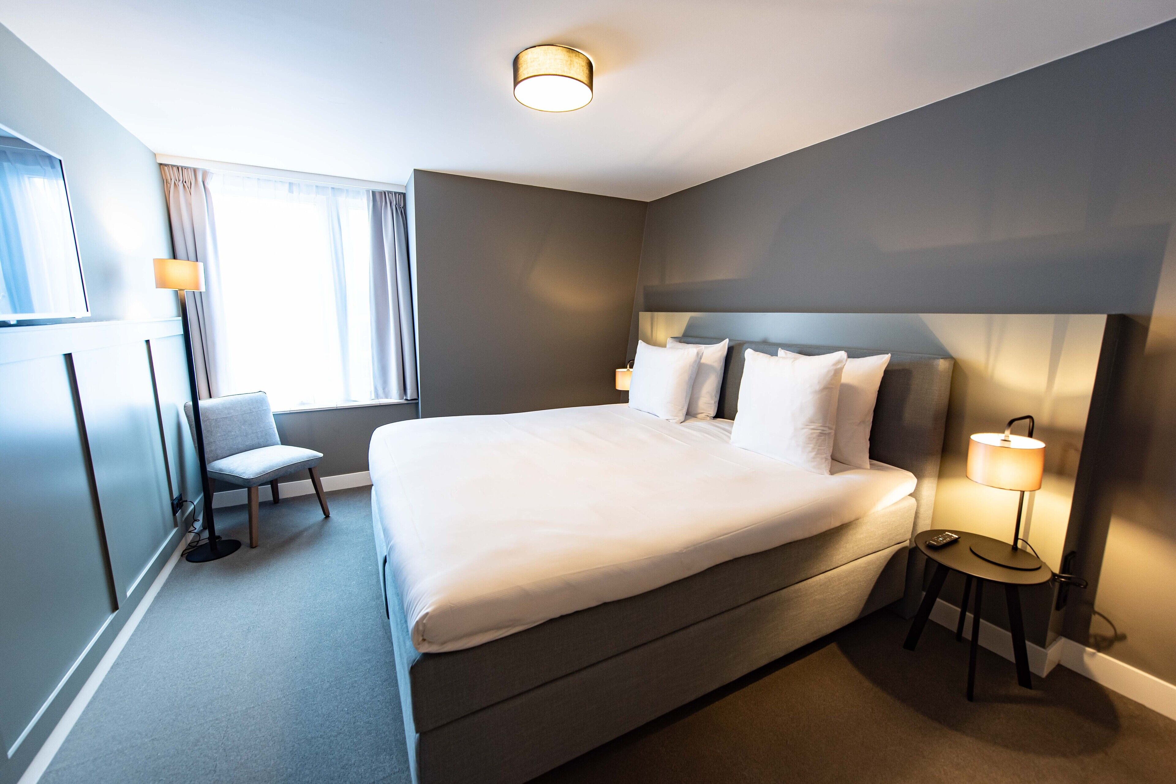 pillow-top beds, minibar, in-room safe, desk