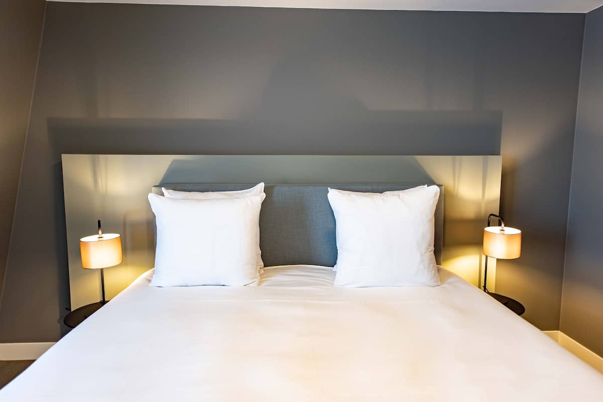 pillow-top beds, minibar, in-room safe, desk