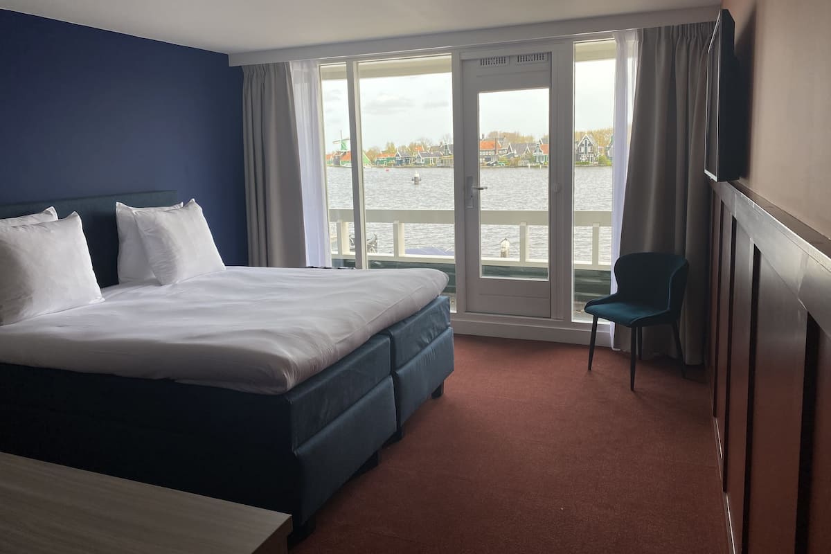Superior-Doppelzimmer, Balkon | Pillowtop-Betten, Minibar, Zimmersafe, Schreibtisch