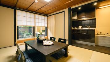 Casa (Private Vacation) | Sala de estar | Televisión de pantalla plana