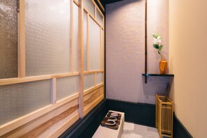 Interior entrance - Miro Sanjo Umemiyacho Tei (Kyoto)