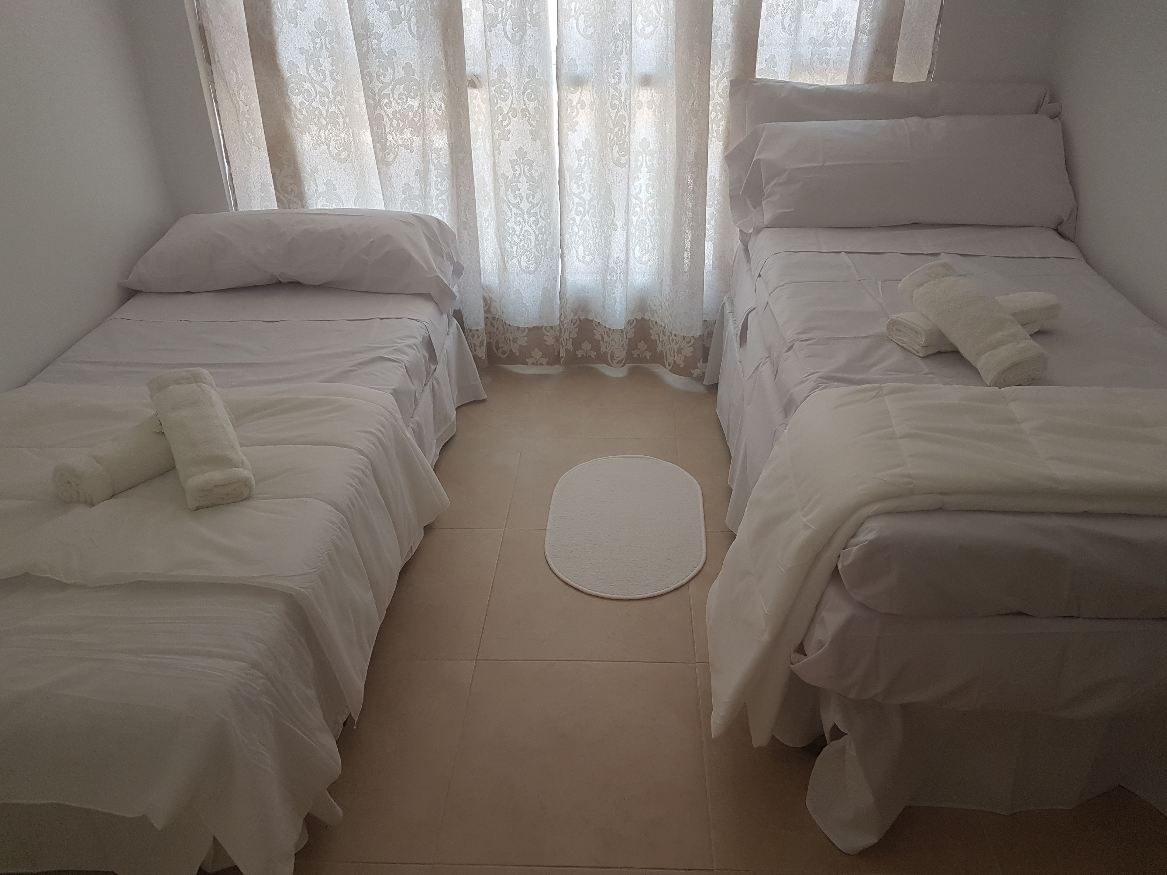 Twin Room, Shared Bathroom | Soundproofing, iron/ironing board, free WiFi, bed sheets