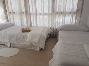 Soundproofing, iron/ironing board, free WiFi, bed sheets - Residencia Universitaria Alboran (Málaga)