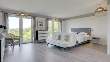 Luxe cottage, bubbelbad, aan het strand | 1 slaapkamer, een bureau, een strijkplank/strijkijzer, gratis wifi