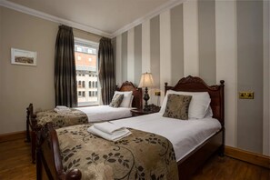 2 bedrooms, premium bedding, laptop workspace, iron/ironing board - Blackfriars Residence - Beautiful Home (Edinburgh)