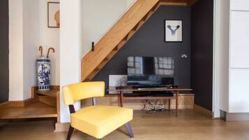 House (3 Bedrooms) | Living area | TV