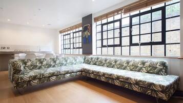 House (3 Bedrooms) | Living area | TV