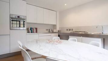 House (3 Bedrooms) | Private kitchen | Full-sized fridge, microwave, stovetop, dishwasher