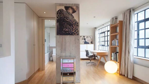 Living area - 3 Bedroom Contemporary Home In Shoreditch (London)