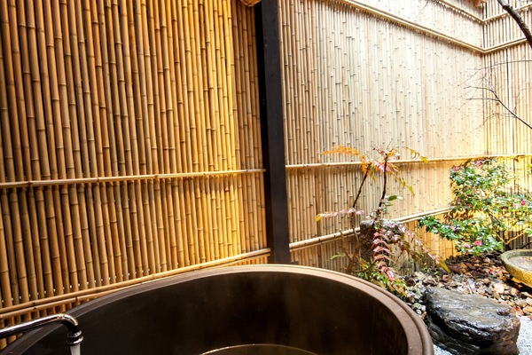 Privation Vacation Home | Private spa tub