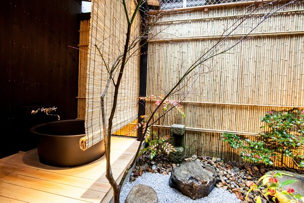 Privation Vacation Home | Terrace/patio