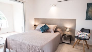 Individuell dekoriert, individuell eingerichtet, schallisolierte Zimmer