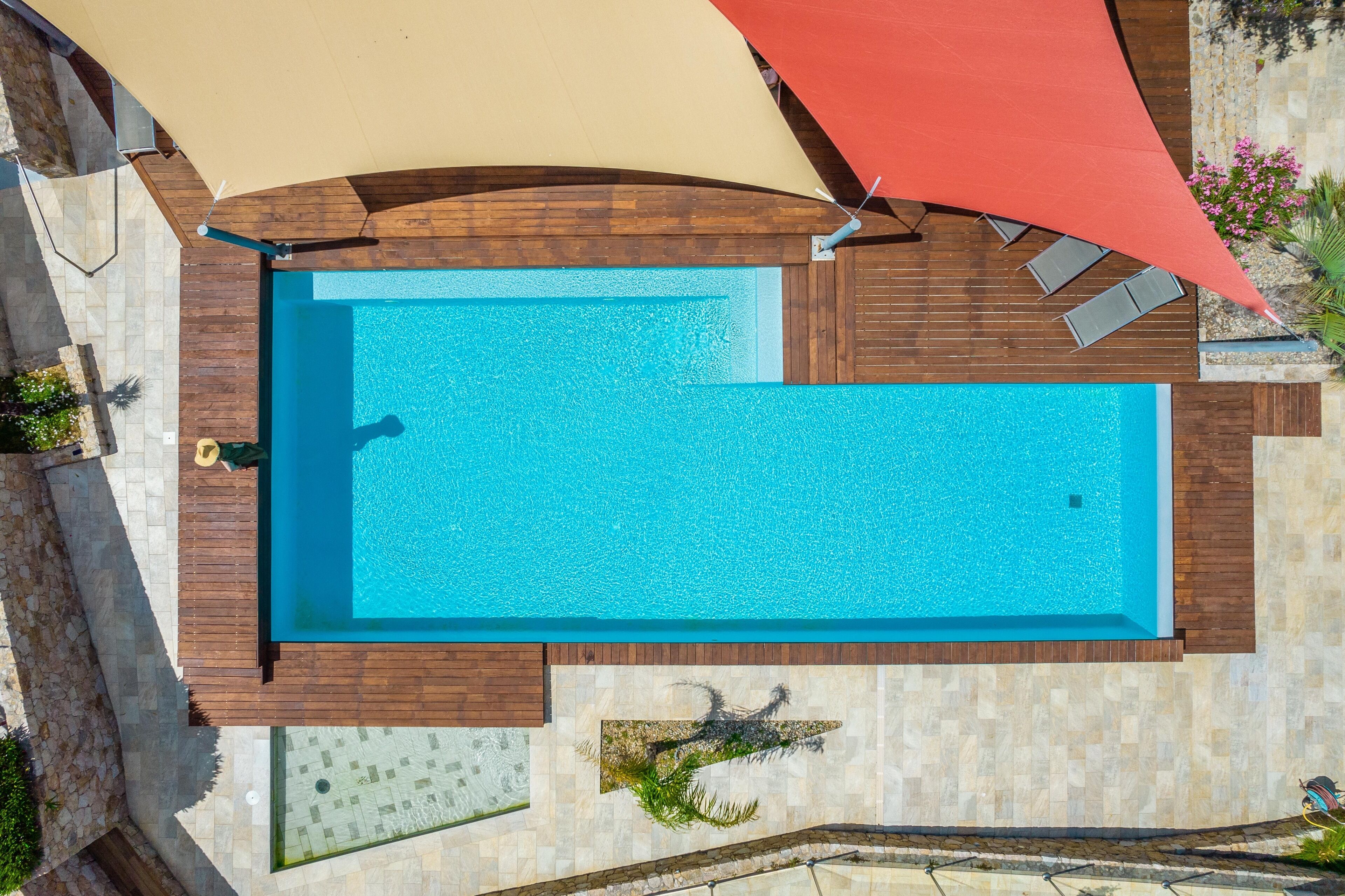 Seasonal outdoor pool, pool umbrellas, sun loungers