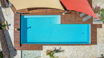 Seasonal outdoor pool, pool umbrellas, sun loungers