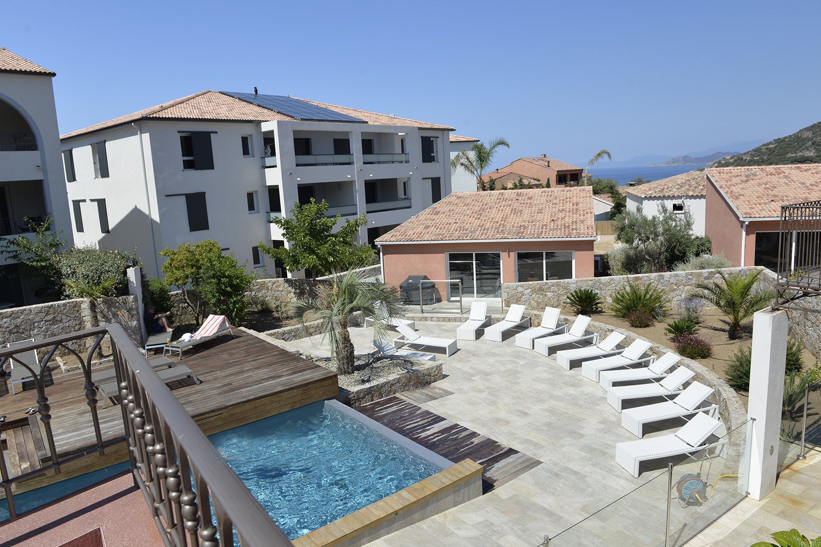 Seasonal outdoor pool, pool umbrellas, sun loungers