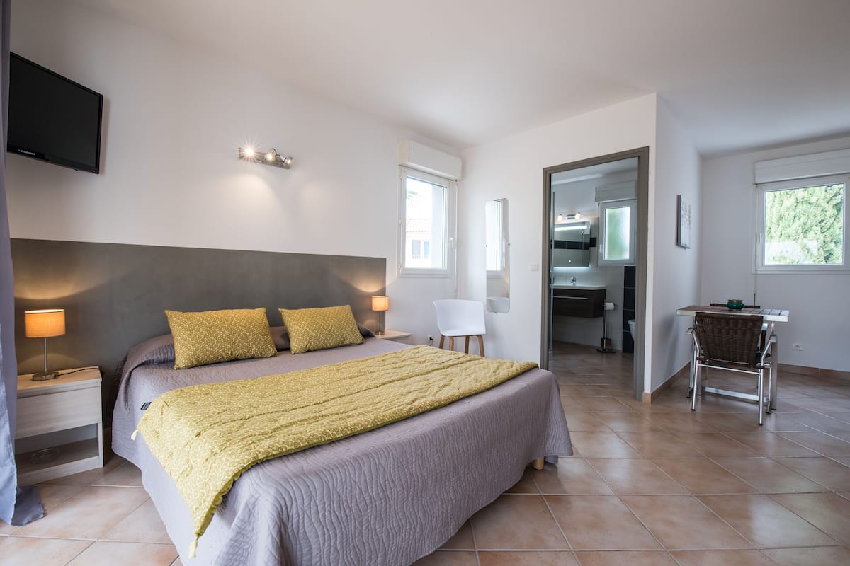 1 bedroom, individually decorated, individually furnished, soundproofing