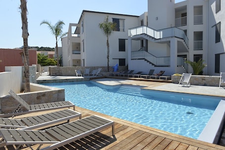 Seasonal outdoor pool, pool umbrellas, sun loungers