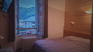 Habitació doble, amb bany privat, vistes a la muntanya | Cortines opaques i wifi gratuïta 