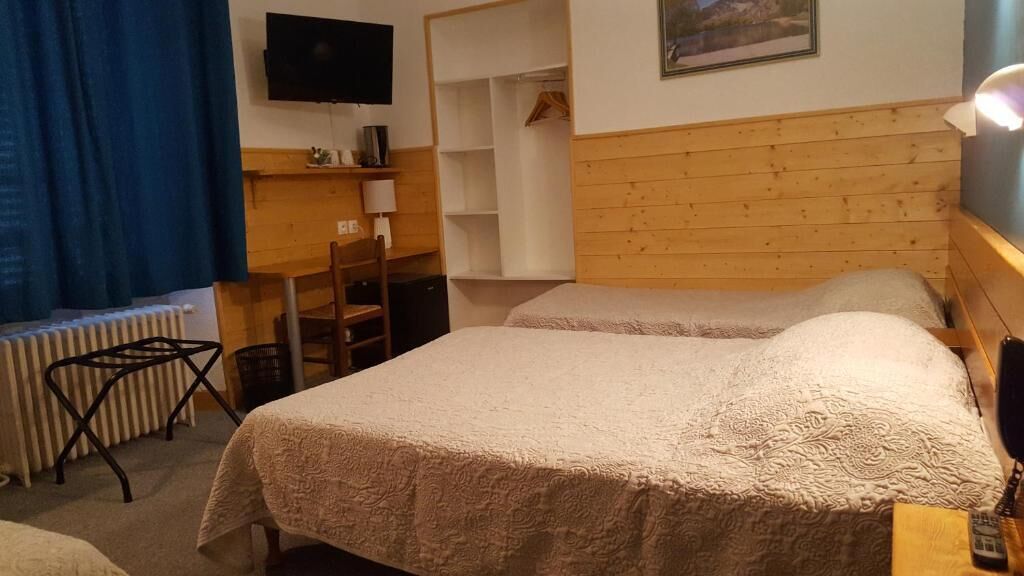 Quarto quádruplo clássico, vista para a montanha | Cortinas blackout, Wi-Fi de cortesia