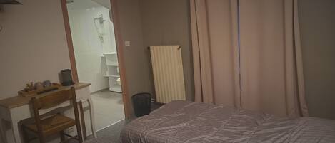 Phòng 2 giường đơn phong cách cổ điển, quang cảnh sân vườn | Màn/rèm cản sáng, truy cập Internet không dây miễn phí