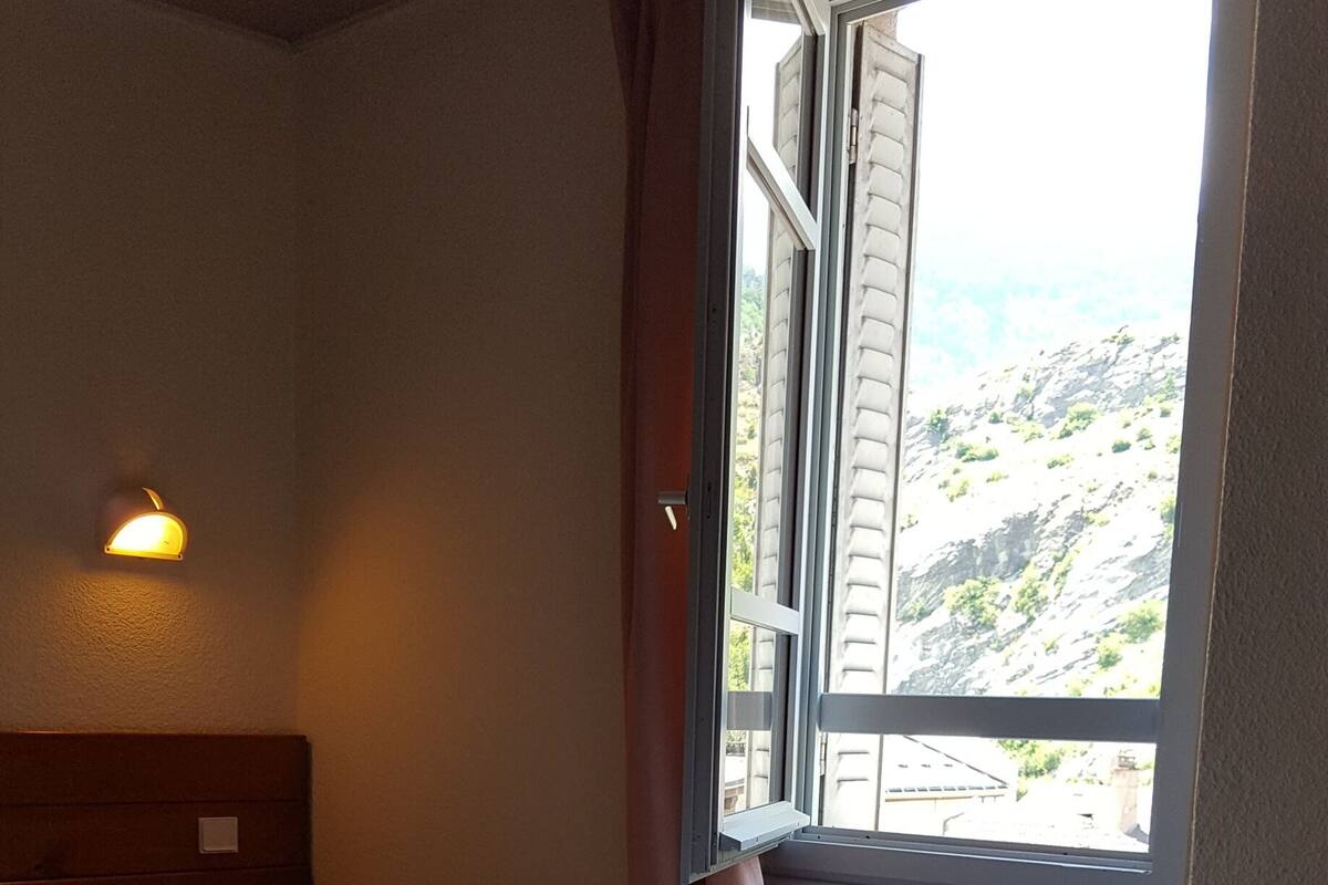 Quarto triplo clássico, vista para a montanha | Cortinas blackout, Wi-Fi de cortesia