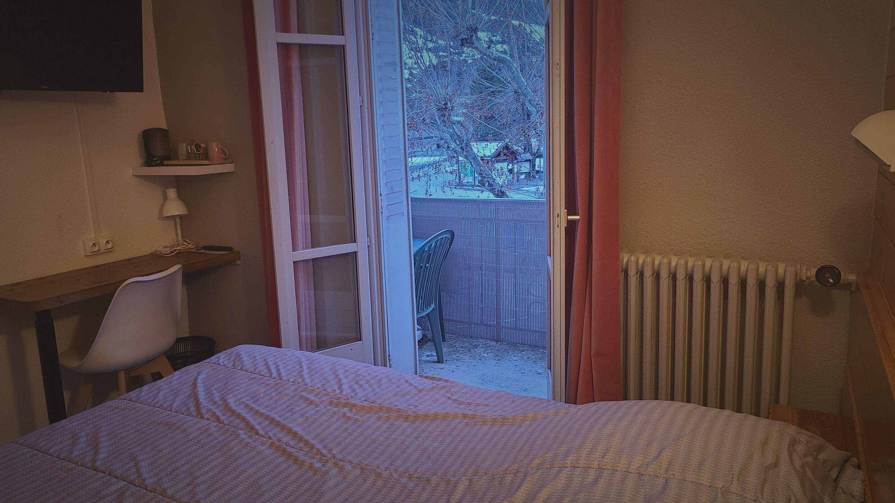 Habitación doble Confort, baño en la habitación | Cortinas blackout y wifi gratis 