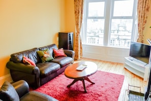Apartment (2 Bedrooms) | Living room