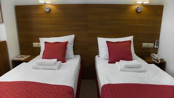 Kamar Double untuk 1 Orang | Minibar, meja kerja, tirai kedap cahaya, dan Wi-Fi gratis