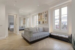 Apartamento, 1 habitación | Sala de estar | Una televisión