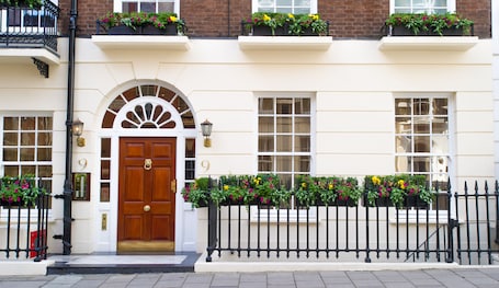 Fachada. 9 Hertford Street – 4 Stars VisitEngland