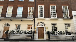 Front of property - 9 Hertford Street Mayfair (London)