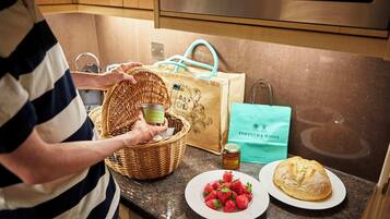 Superior Apartment | Private kitchen | Full-sized fridge, microwave, oven, stovetop