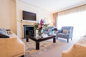 Living area - 9 Hertford Street – 4 Stars VisitEngland (London)