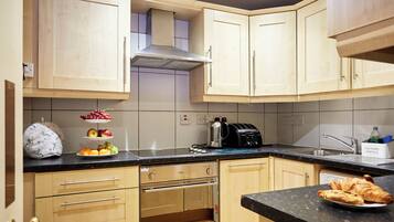Classic Apartment, 1 Bedroom, City View | Private kitchen | Espresso maker, coffee/tea maker, full-size fridge, microwave