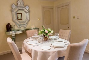 Club Apartment, 1 Bedroom (with Balcony) | Private kitchen | Full-size fridge, microwave, oven, stovetop - 9 Hertford Street – 4 Stars VisitEngland (London)