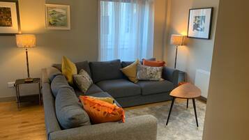 Apartment (2 Bedrooms) | Living room | 20-inch flat-screen TV with digital channels, TV