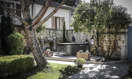 Exterior. Hotel les Griffons