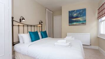 Apartment (2 Bedrooms) | 2 bedrooms, laptop workspace, iron/ironing board, free wired Internet