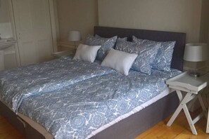 Unclassified image, 2 of 16, button - 4 Bedroom Clock Tower Apartment in Central Edinburgh (Edinburgh)