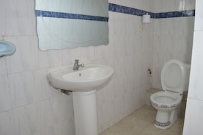 Twin Room, 2 Twin Beds, Non Smoking | Bathroom | Shower, towels - Abbey Resort (Nakuru)