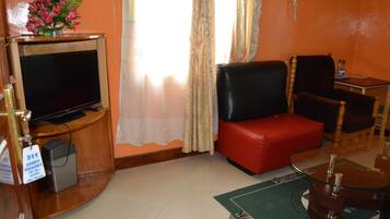 Single Room, Non Smoking | Free cribs/infant beds, rollaway beds, free WiFi, bed sheets