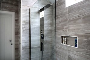 Apartment (1 Bedroom) | Bathroom