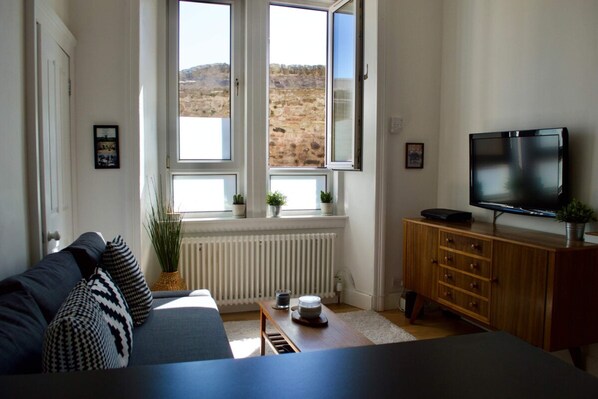 Apartment (1 Bedroom) | Living room | TV - Newly Furnished Apartment in Edinburgh City Centre (Edinburgh)