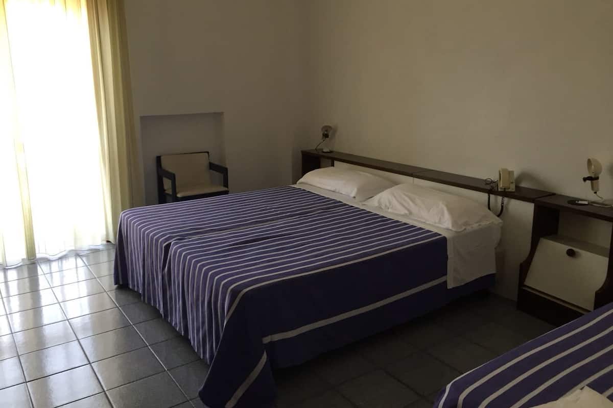 Dreibettzimmer, Balkon