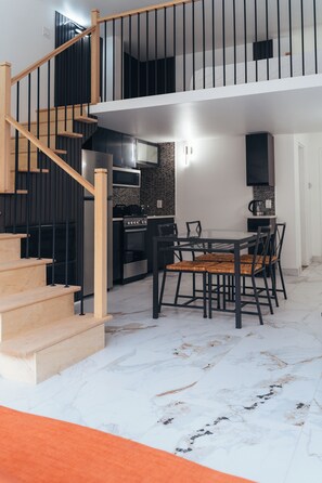 In-room dining - Cjour Apartments (Montreal)