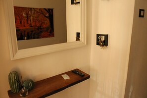 Bureau, rideaux occultants, Wi-Fi gratuit, draps fournis