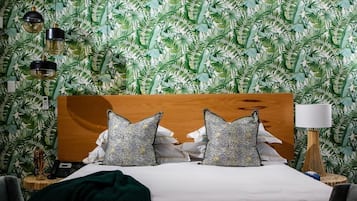 Suite Deluxe, 1 cama King size, baño en la habitación, vista al río | Baño | Tina y regadera independientes y tina profunda
