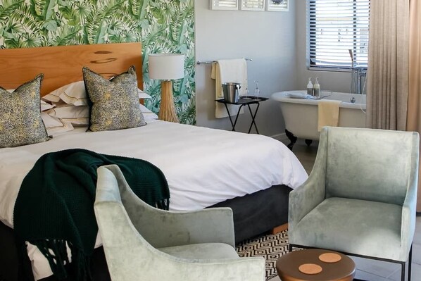 Deluxe Suite, 1 King Bed, Ensuite, River View