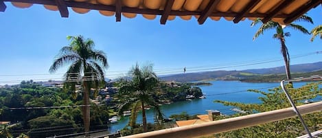 Superior Apartment with balcony and lake view | Hypo-allergenic bedding, free WiFi, bed sheets